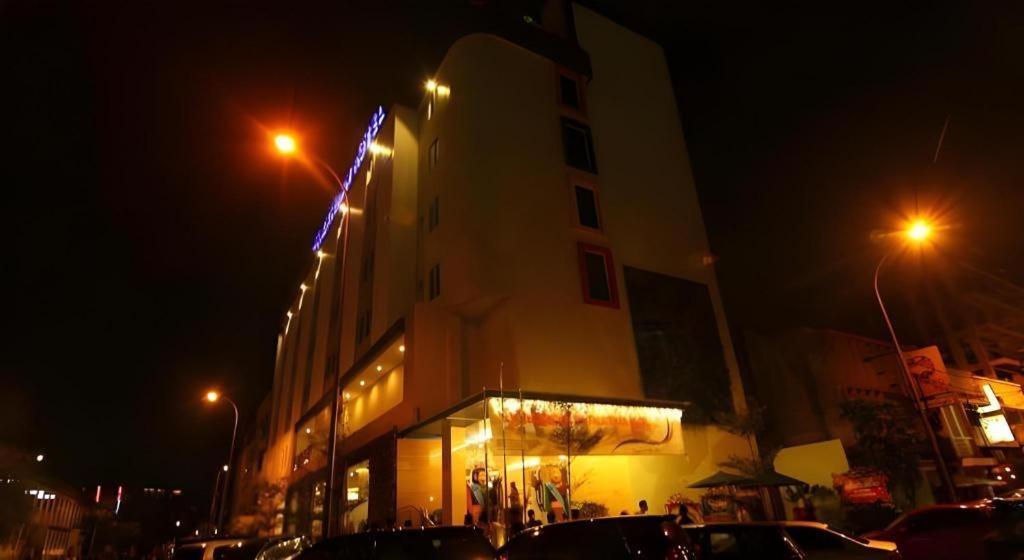 โรงแรมฟาลาเตฮัน จาการ์ตา ภายนอก รูปภาพ