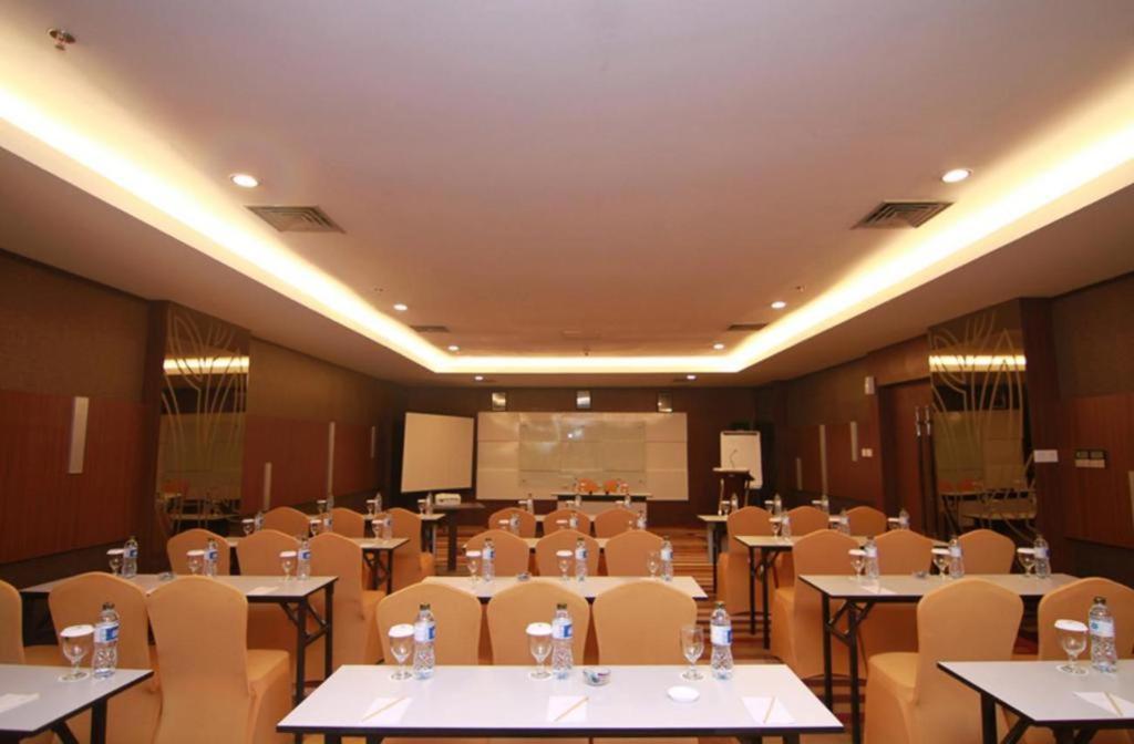 โรงแรมฟาลาเตฮัน จาการ์ตา ภายนอก รูปภาพ