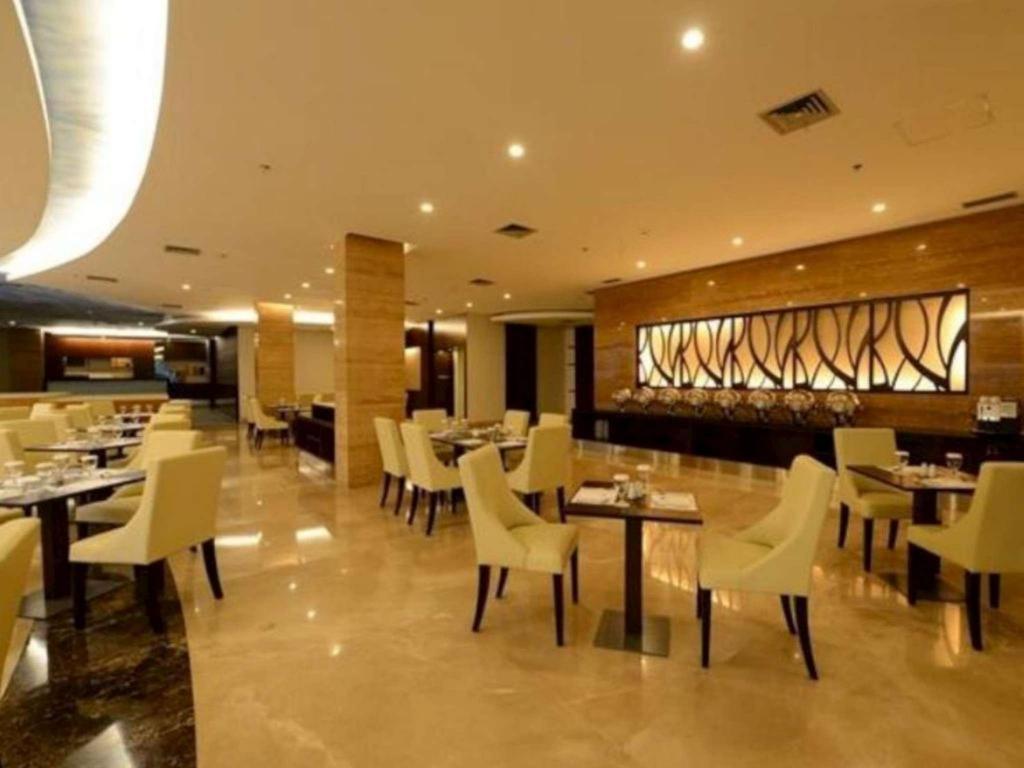 โรงแรมฟาลาเตฮัน จาการ์ตา ภายนอก รูปภาพ