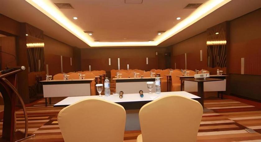 โรงแรมฟาลาเตฮัน จาการ์ตา ภายนอก รูปภาพ
