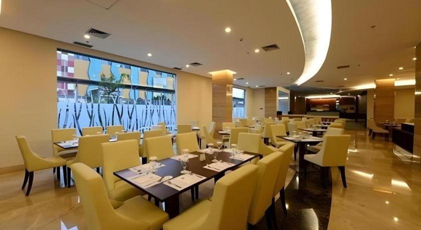 โรงแรมฟาลาเตฮัน จาการ์ตา ภายนอก รูปภาพ