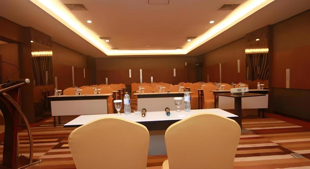 โรงแรมฟาลาเตฮัน จาการ์ตา ภายนอก รูปภาพ