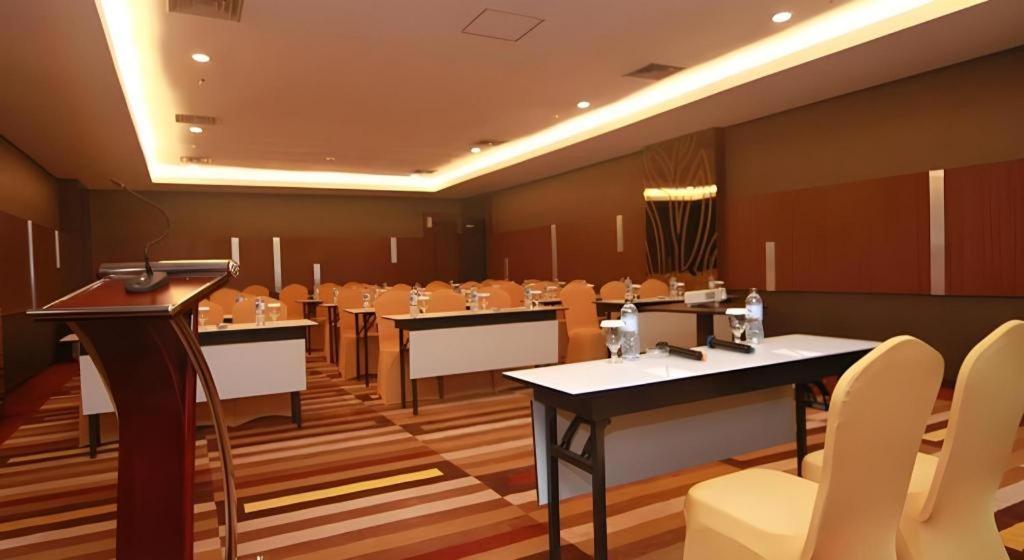 โรงแรมฟาลาเตฮัน จาการ์ตา ภายนอก รูปภาพ